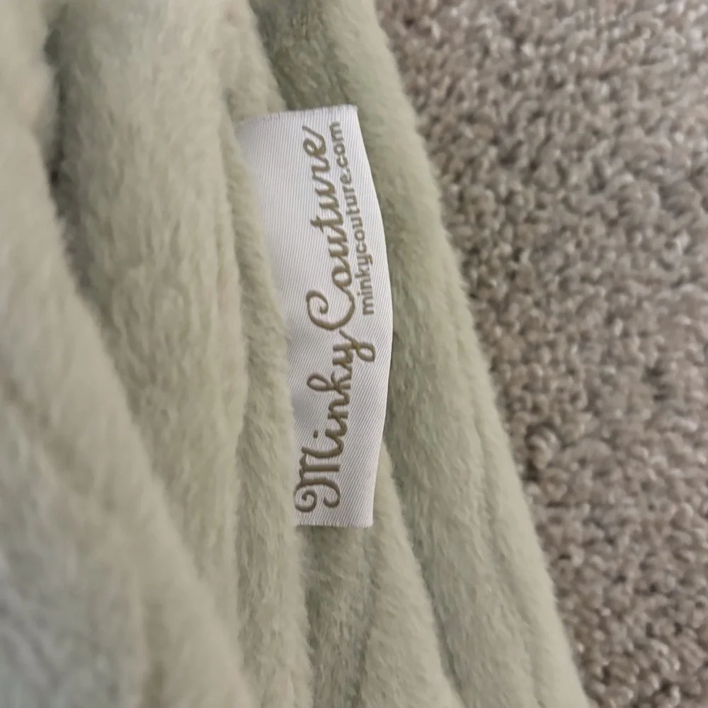 Travel size Minky Couture Lush blanket - Picture 3 of 4